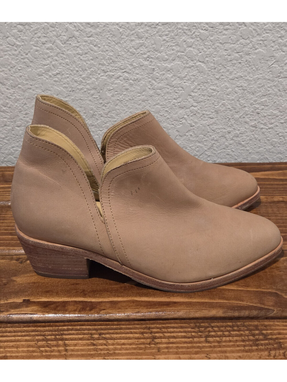 Nisolo Mia  Everyday Ankle Bootie Women’s size 7.5 Tan Neutral Base